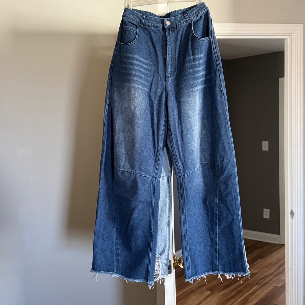 2 Barrel Style Wide Leg Jeans - S